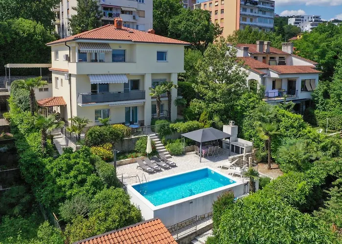 Grozic - A2 Apartman Opatija